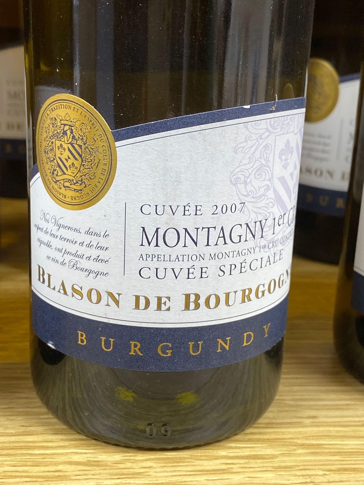 Mixed white wines, including Blason de Bourgogne Montagny 1er Cru Cuvee 2007 (12 bottles),